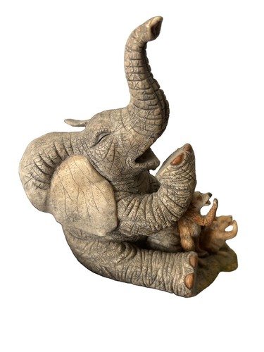 Tuskers resin elephant - tuskers,