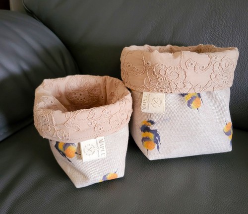Handmade reversible bee - 🐝,