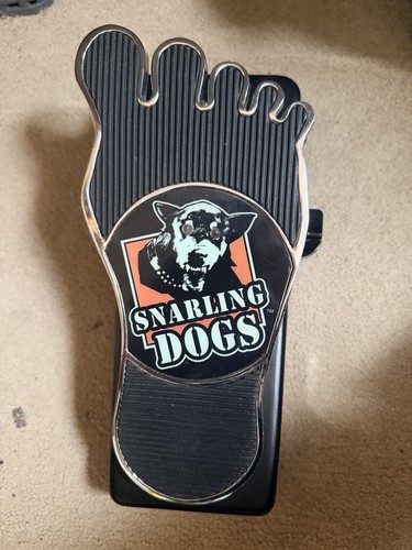 Snarling dogs black bawl - snarling,