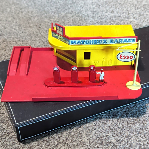 Matchbox garage petrol - matchbox, station
