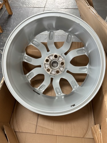 Range rover alloy wheel - range,