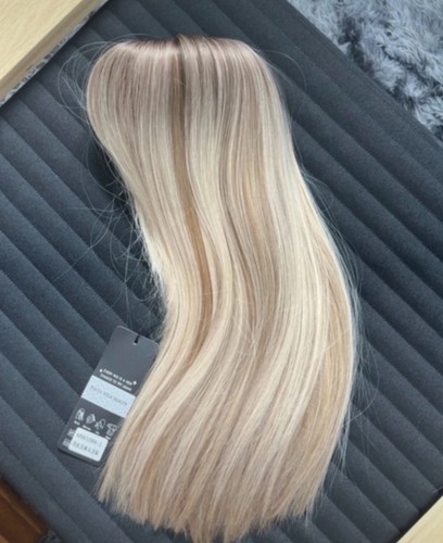 Blonde synthetic straight - 18",