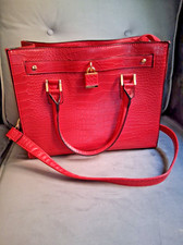LADYS LARGE RED SHINY MATALAN
