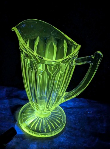 Eapg pitcher 32oz - pitcher, 10in