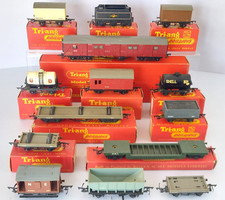 OO Gauge TRI-ANG RAILWAYS - Wagons - Collection of Mixed Rolling Stock  x 14