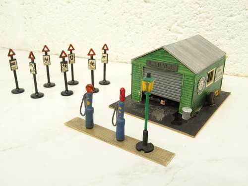 Gauge garage and road - oo,