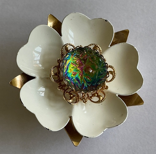 Vintage metal daisy flower - metal,