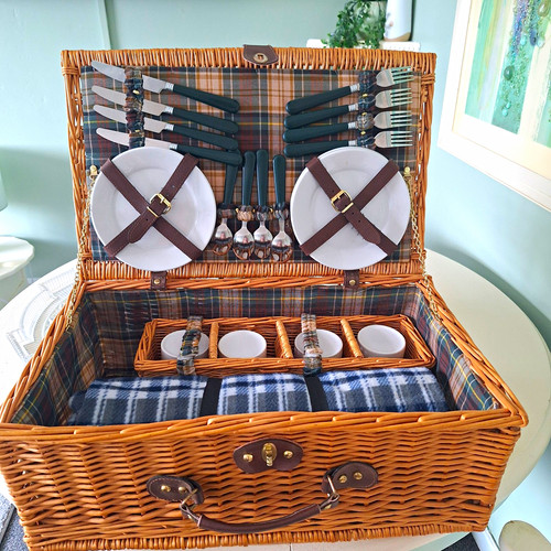 Wicker ravenstor person - wicker,