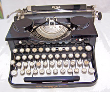 VINTAGE 1931 TYPEWRITER ROYAL