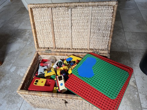 Box assorted plastic - of,