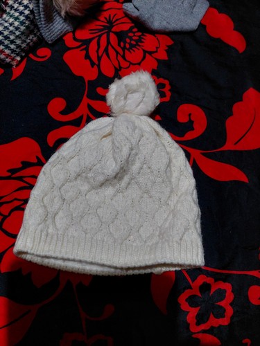 Ladies bobble hat unbranded