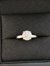 Leo diamond solitaire