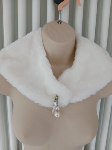 Elegant white faux fur - white,