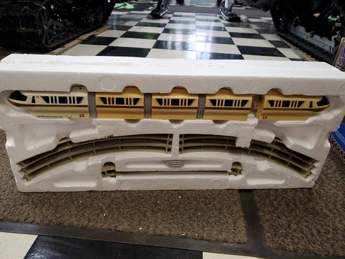 Disney world toy monorail gold - world,