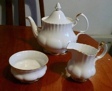 Vtg Royal Albert  Val D'Or tea