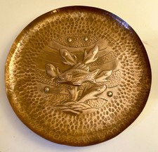 RARE 8” NEWLYN ARTS & CRAFTS COPPER REPOUSEE HAND CRAFTED CHARGER FISH