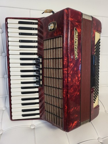 Worldmaster button piano - 32,