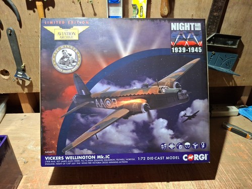 Corgi aviation aa34812 vickers - corgi,