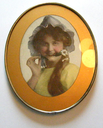 Cute vintage 30s small oval - vintage,