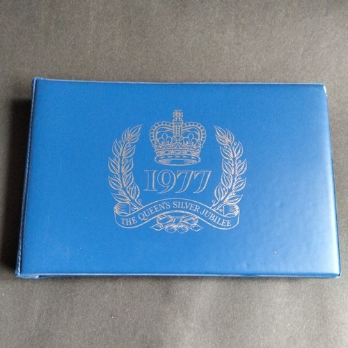 1977 silver jubilee 32pg - silver,