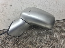Toyota Corolla Verso wing