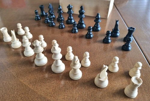 Vintage staunton wooden chess - staunton,
