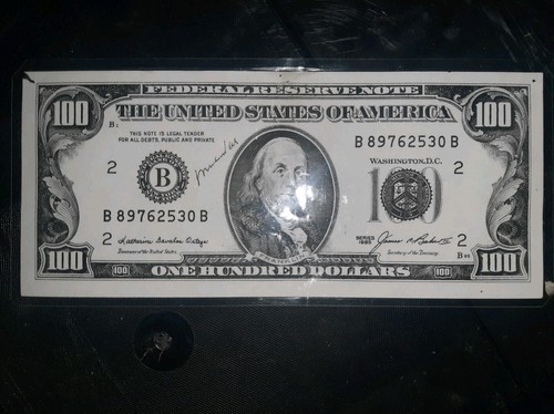 Fake 100 bill hand - bill,