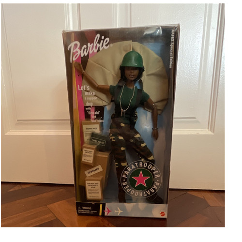 Barbie paratrooper african - barbie,