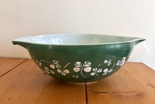 Vintage Pyrex Green Cloverleaf