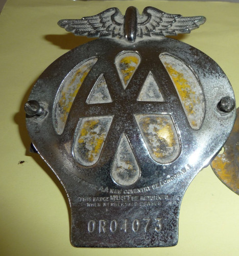 Vintage car badge 0r04073 - badge,