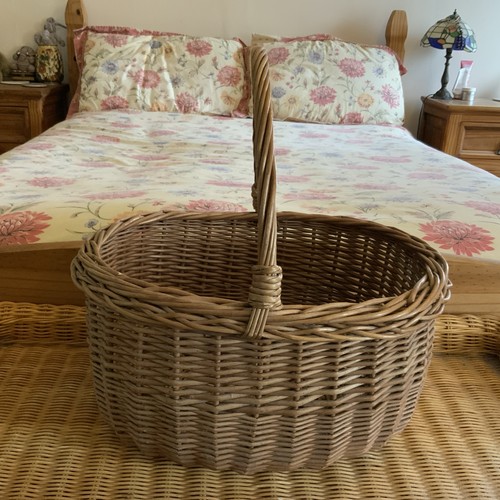 Lovely wicker shopping basket - shopping,