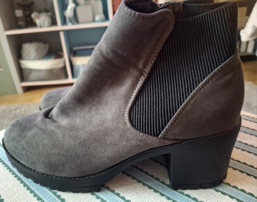 Nice khaki ankle - nice,