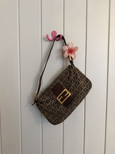 Vintage fendi baguette - fendi,