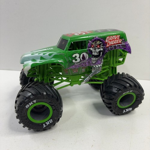 Grave digger monster truck - grave,