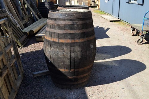 Giant full whisky - , barrel