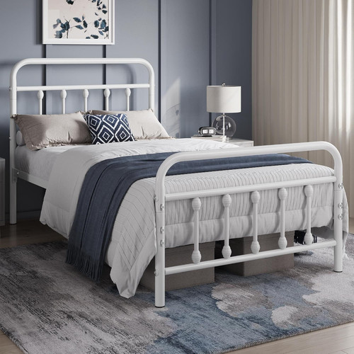 Vintage metal bed - vintage,