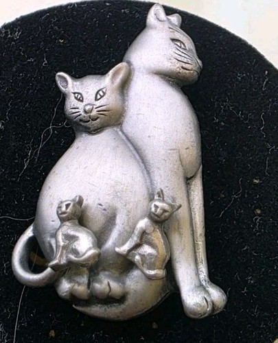 Vtg pewter cat family - family, brooch