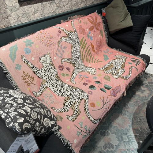 Pink leopard knitted tapestry - pink,