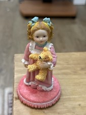 ORNAMENTS/FIGURINES LITTLE GIRL HOLDING TEDDY COLLECTABLE