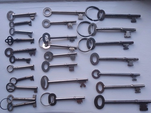 Job lot old - vintage, keys