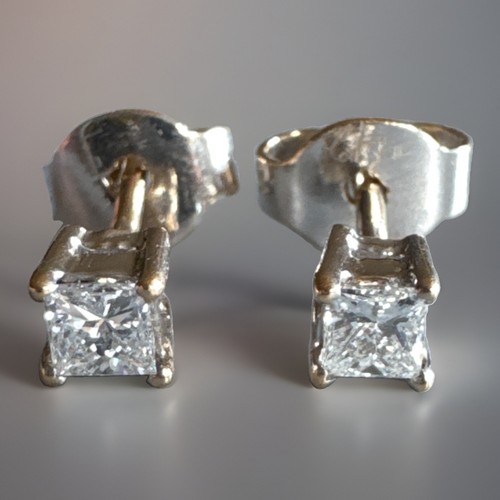 18ct white gold - white, 0.40ct