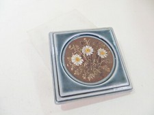 WADE IRISH PORCELAIN 'GRAY FINE ARTS ELIZABETH McEWEN DAISY WALL PLAQUE' RARE.