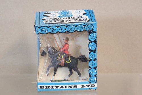 Britains 699 eyes right - 699,