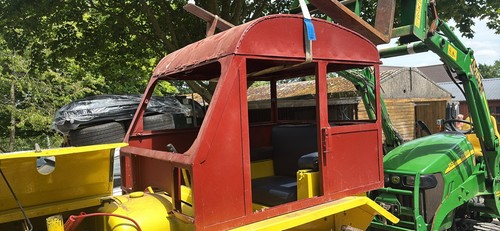 County ploughman crawler cab - crawler,