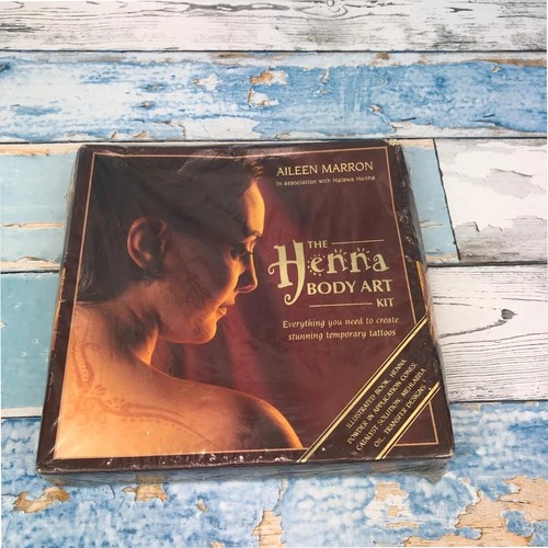 Marron henna body art - body,