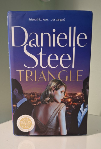 Triangle danielle steel - triangle,