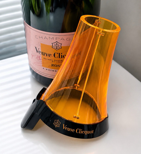 Veuve clicquot champagne - veuve,