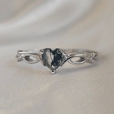 Beautifully elegant moss agate ring Brand new Heart cut Natural Moss Agate