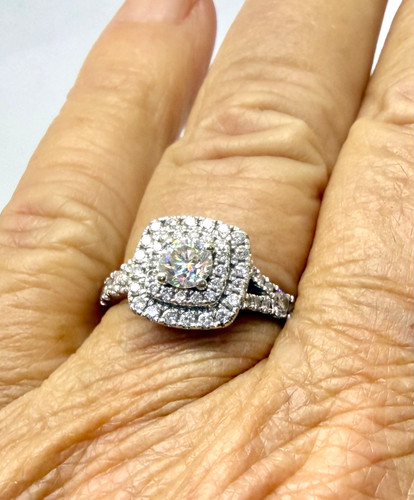 Leo first light diamond - first,