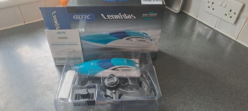 Remote control speedboat